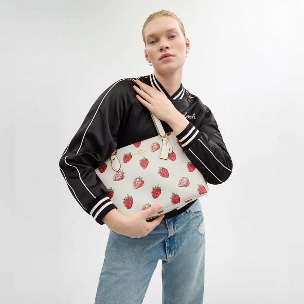 Coach NWT Gallery Tote Bag With Strawberry Print - Sold Out Bag - Picture 4 of 5